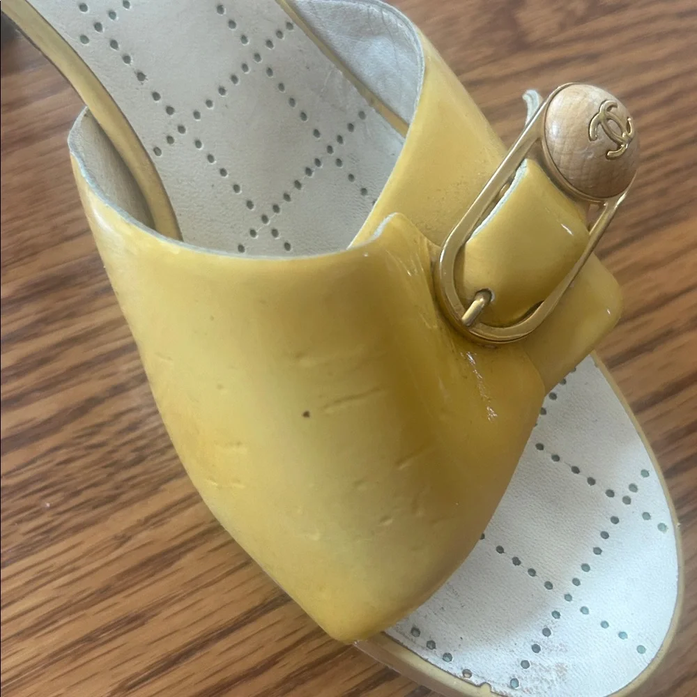 Authentic and Vintage Chanel Heels Size 37.5 - Picture 13 of 16